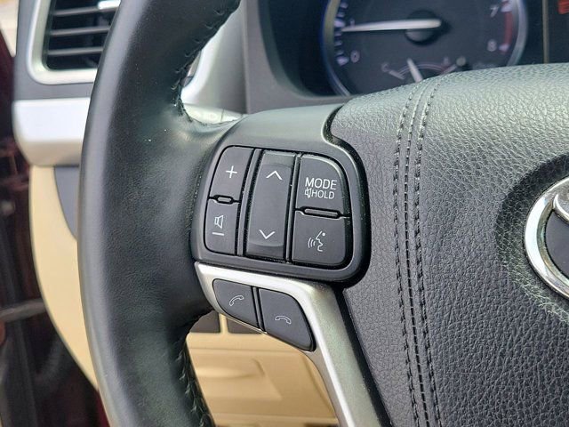 Used 2017 Toyota Highlander Limited Platinum image 32