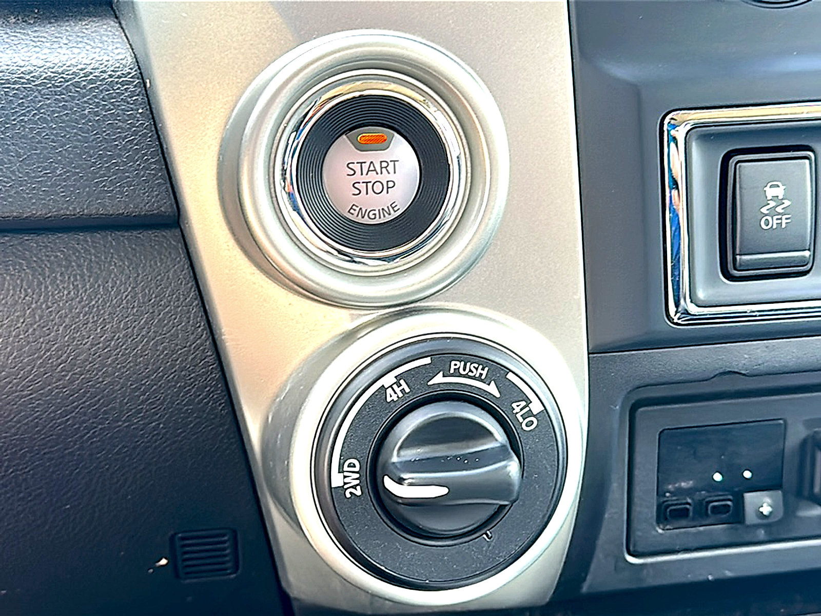 Used 2021 Nissan Titan SV w/ SV Convenience Package AWD/4WD image 35