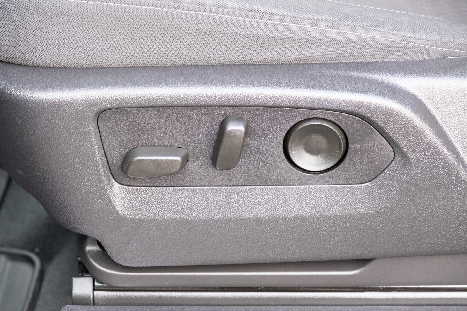 Used 2025 Chevrolet Silverado 1500 LT image 12