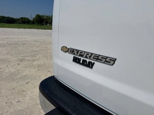 Used 2025 Chevrolet Express 2500 w/ Driver Convenience Package RWD image 7