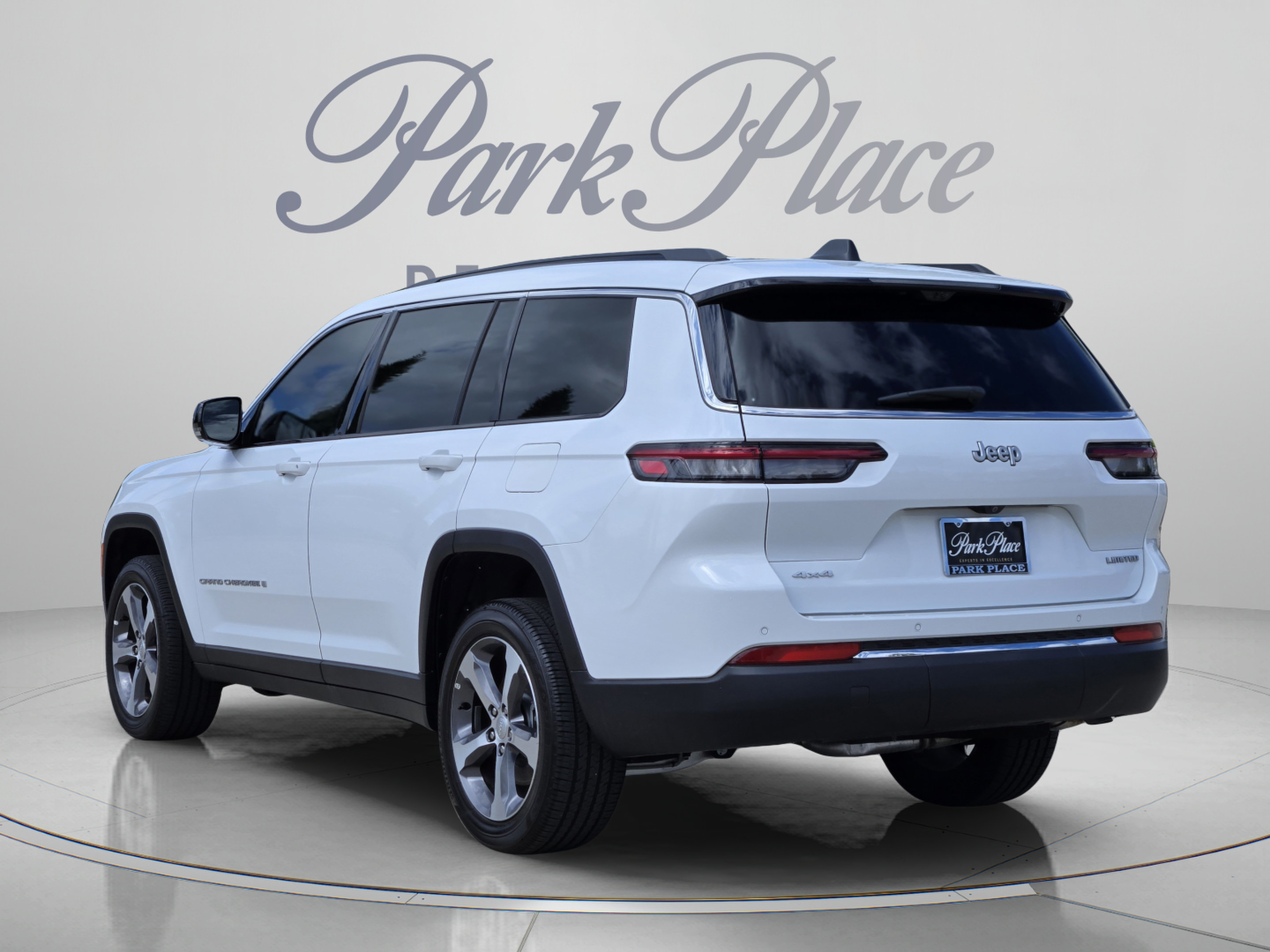 Used 2025 Jeep Grand Cherokee L Limited w/ Luxury Tech Group II AWD/4WD image 3