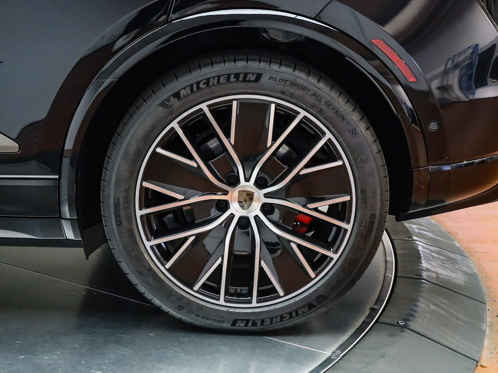 Certified 2025 Porsche Macan Turbo Electric image 9