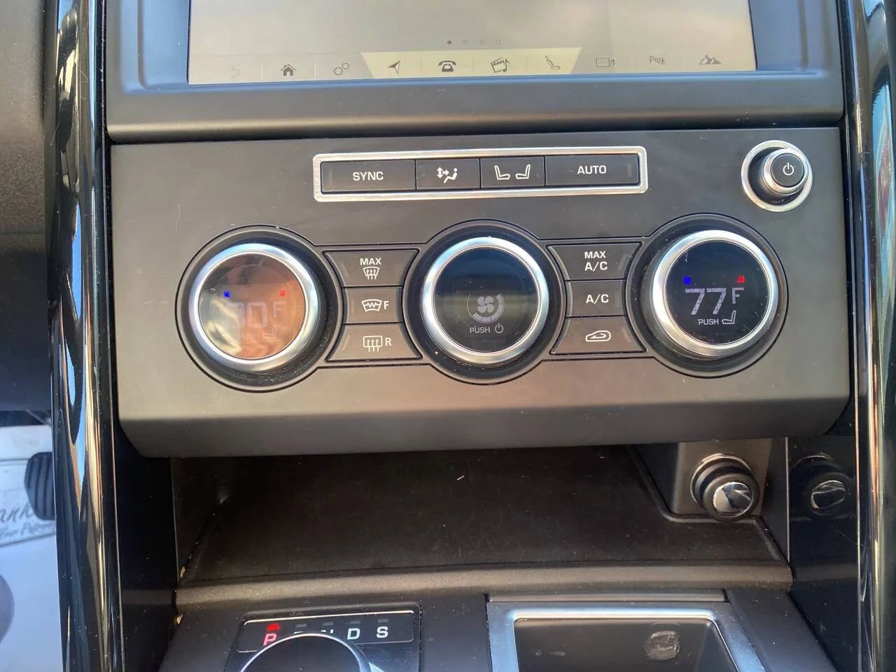 Used 2018 Land Rover Discovery SE image 15