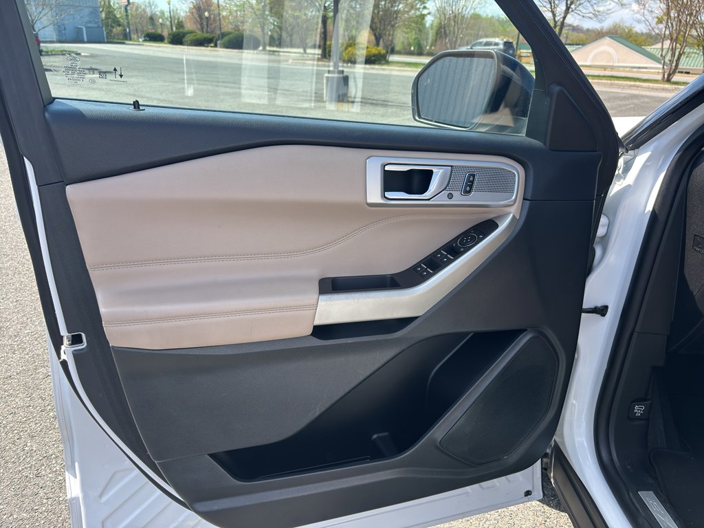Used 2023 Ford Explorer Limited image 16