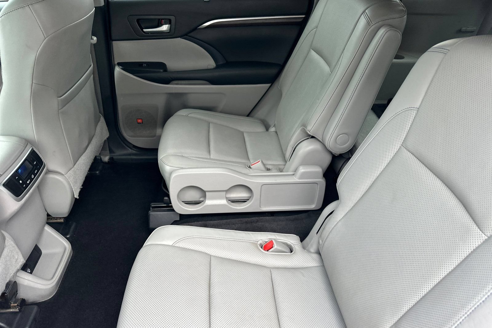 Used 2015 Toyota Highlander Limited FWD image 11