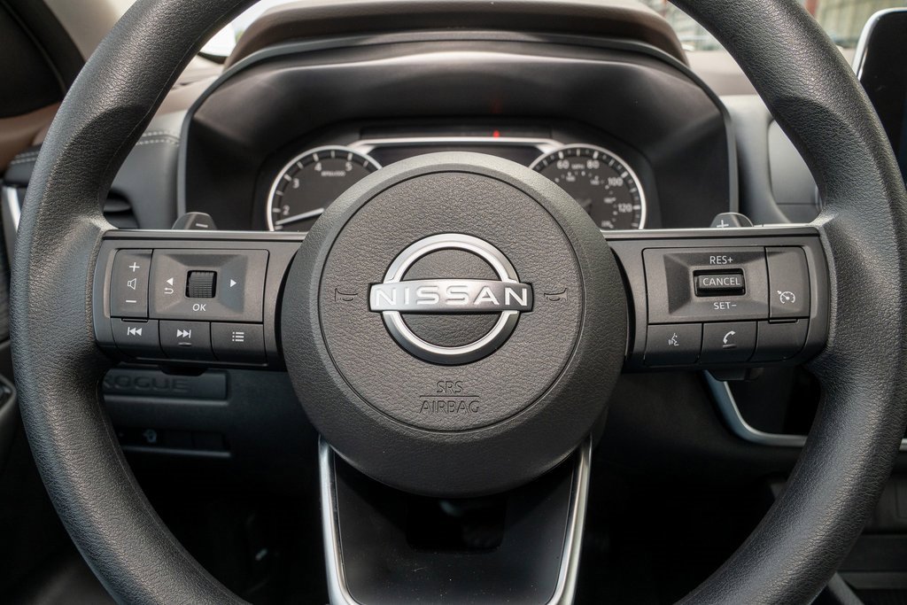Used 2023 Nissan Rogue S image 16