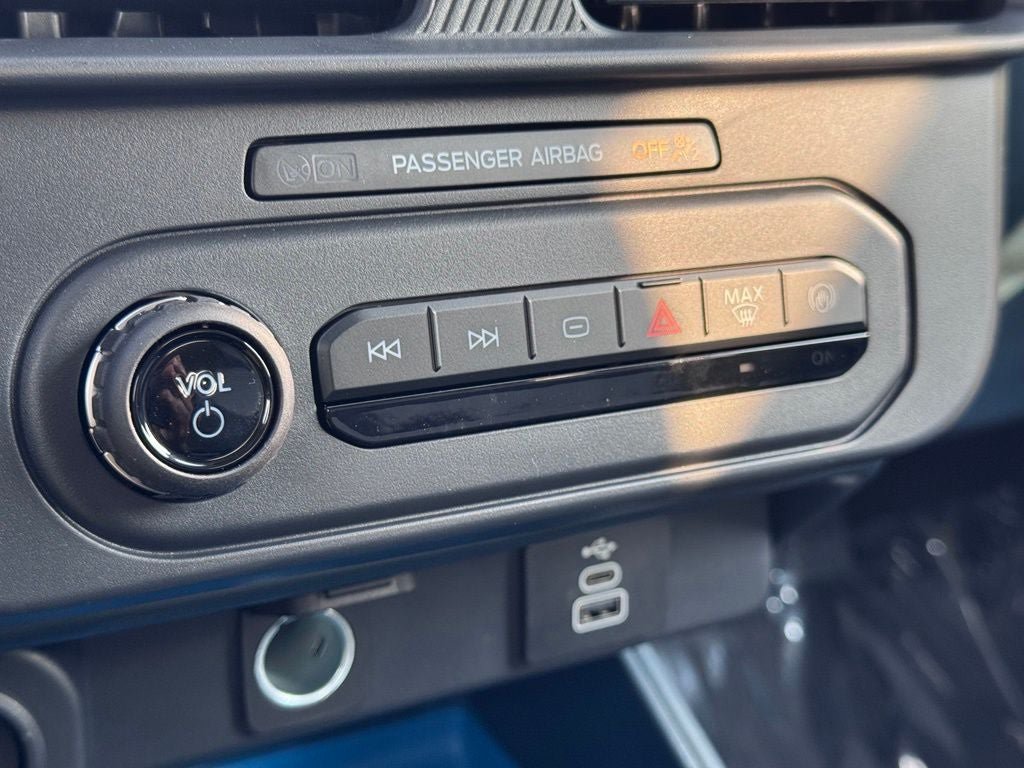 New 2026 Ford Maverick XLT w/ XLT Luxury Package FWD image 12