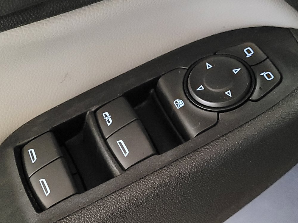 Used 2018 Chevrolet Equinox LS image 27