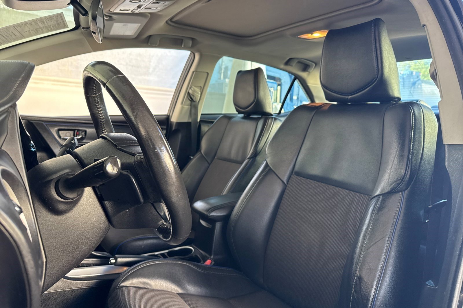 Used 2017 Toyota Corolla SE w/ SE Premium Package FWD image 22