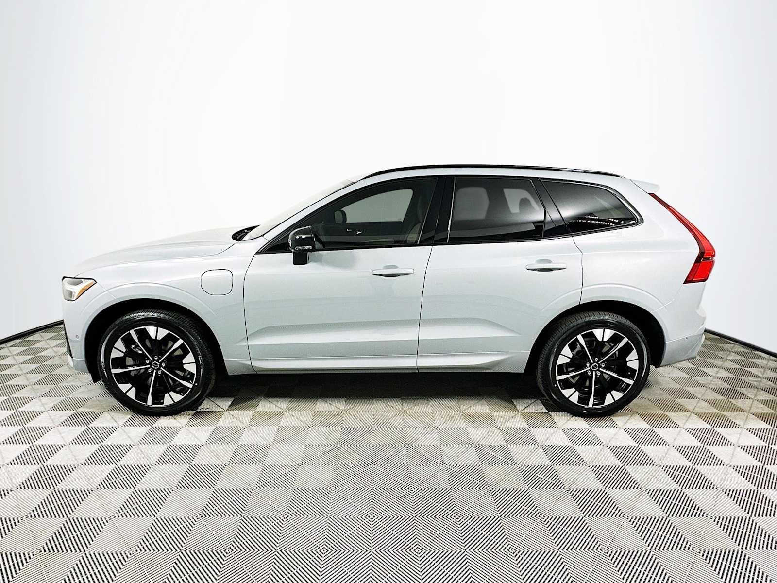 New 2026 Volvo XC60 T8 Plus w/ Protection Package AWD/4WD image 4