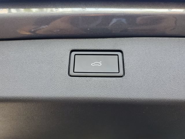 New 2026 Volkswagen Tiguan SE R-Line AWD/4WD image 8