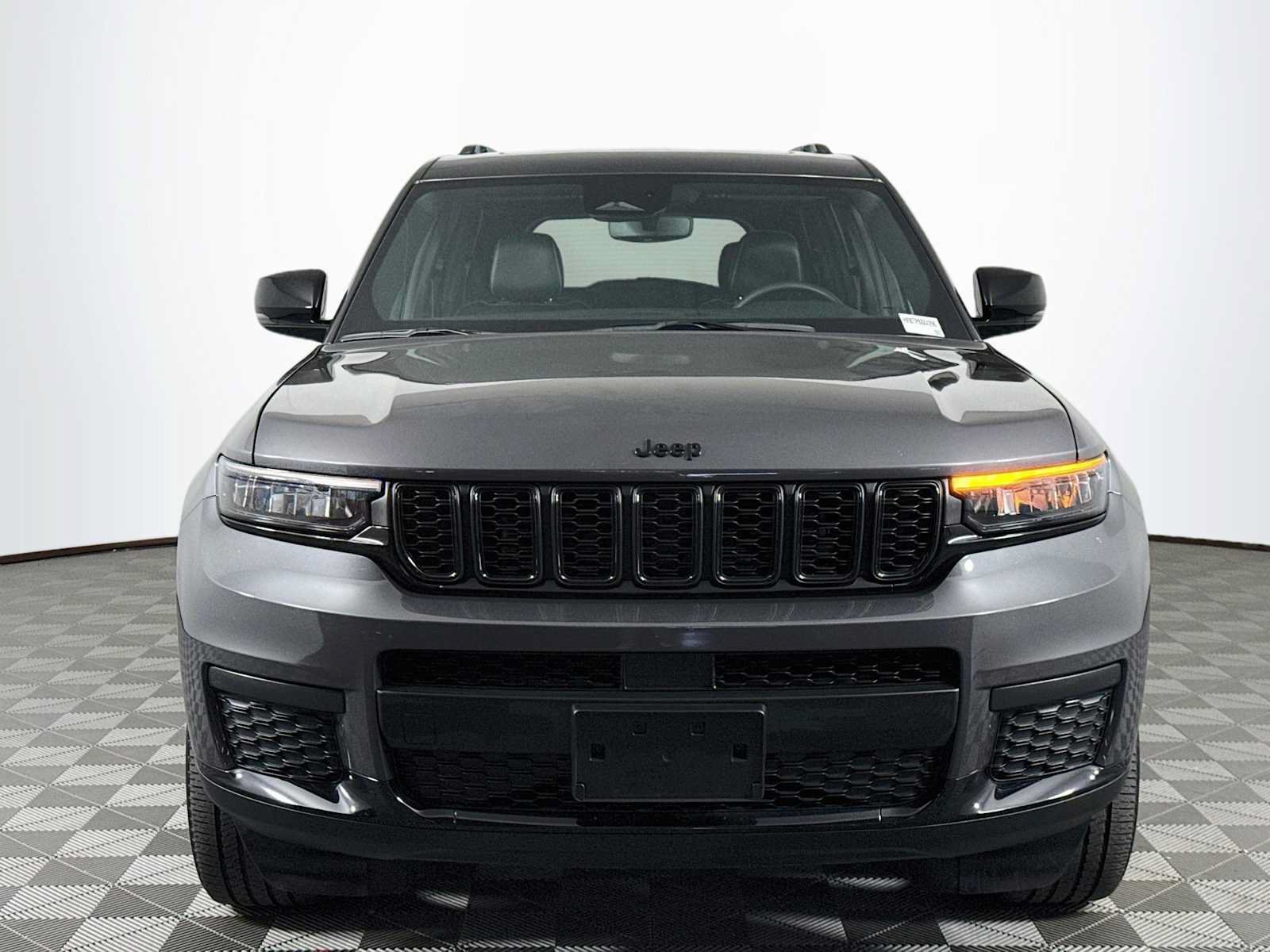 Used 2023 Jeep Grand Cherokee L Altitude AWD/4WD image 2
