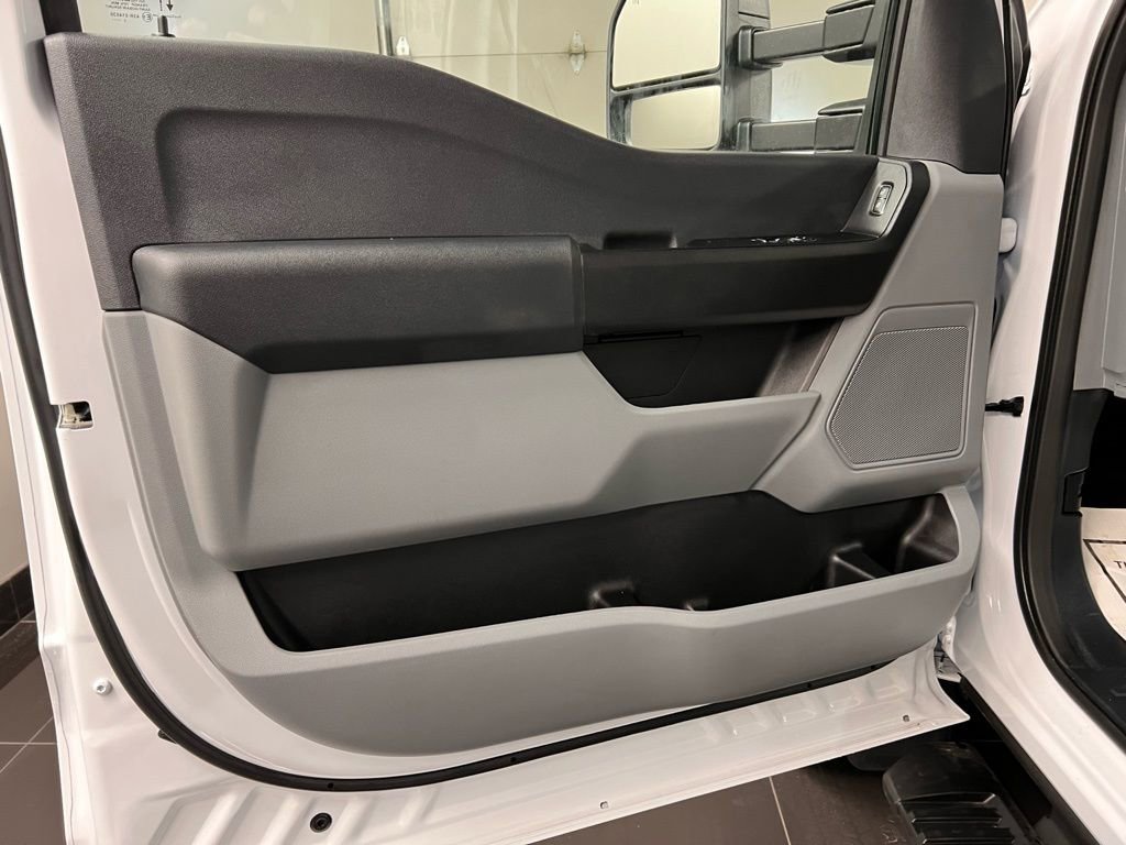 New 2026 Ford F550 4x4 Regular Cab Super Duty image 28