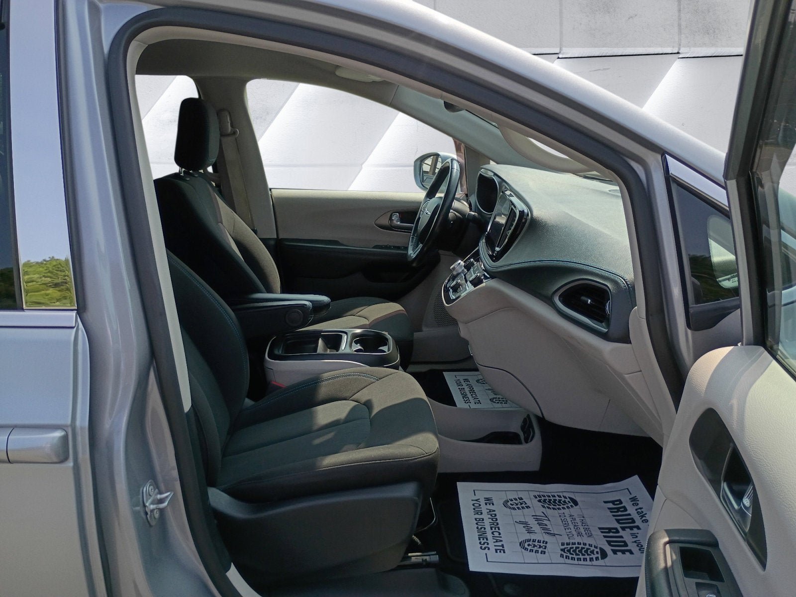 Used 2021 Chrysler Pacifica Touring AWD/4WD image 16