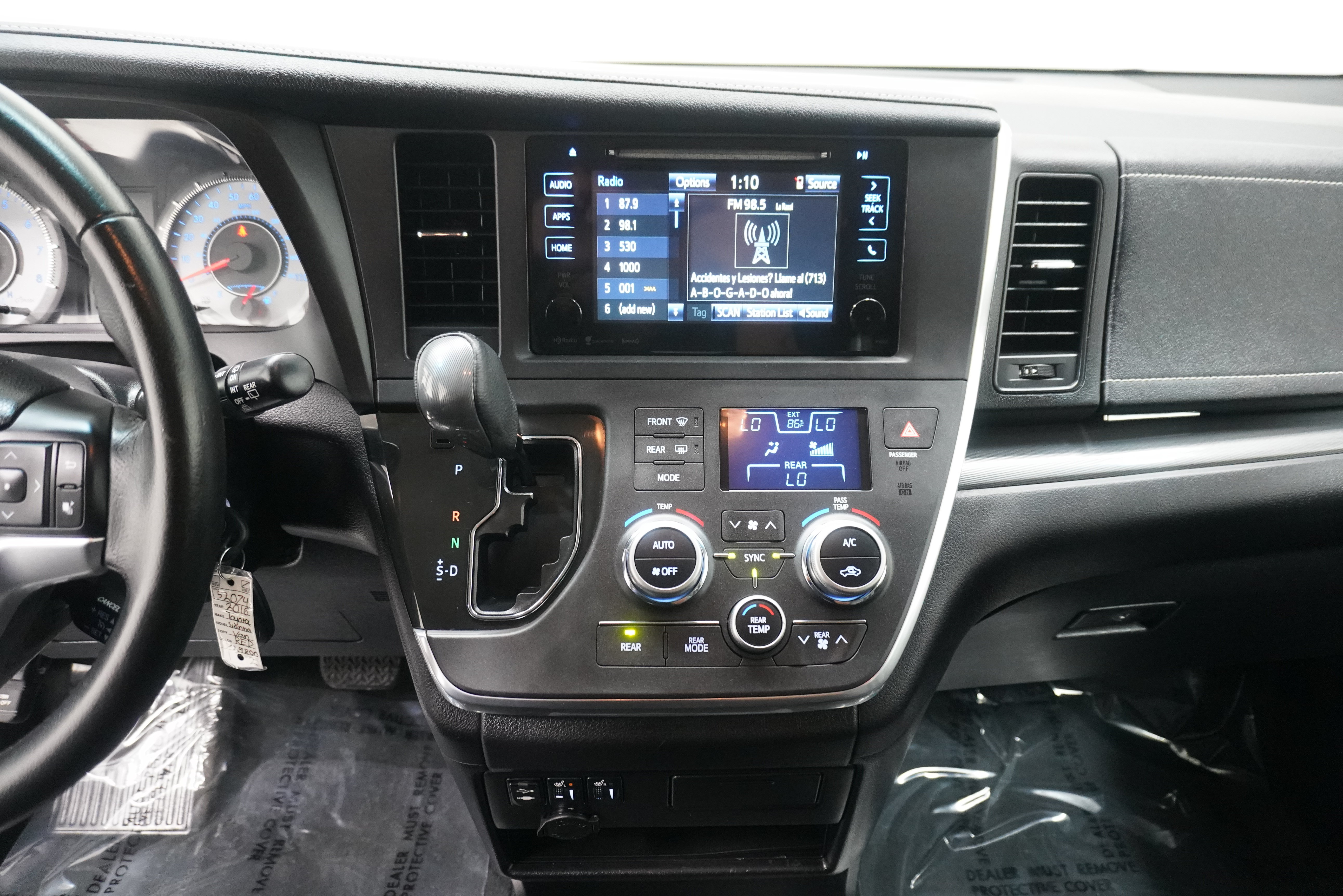 Used 2016 Toyota Sienna SE FWD image 21
