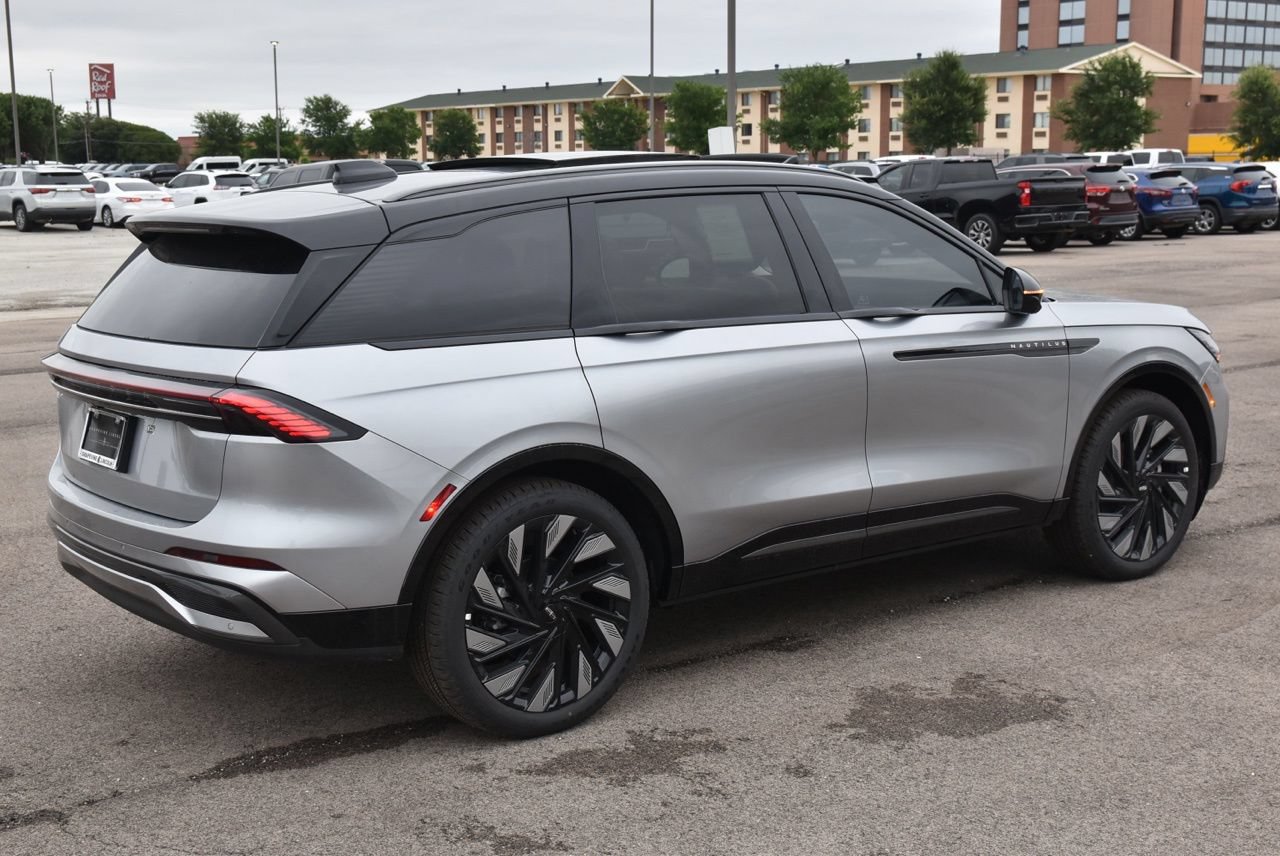 New 2026 Lincoln Nautilus Reserve w/ Jet Appearance Package AWD/4WD image 13