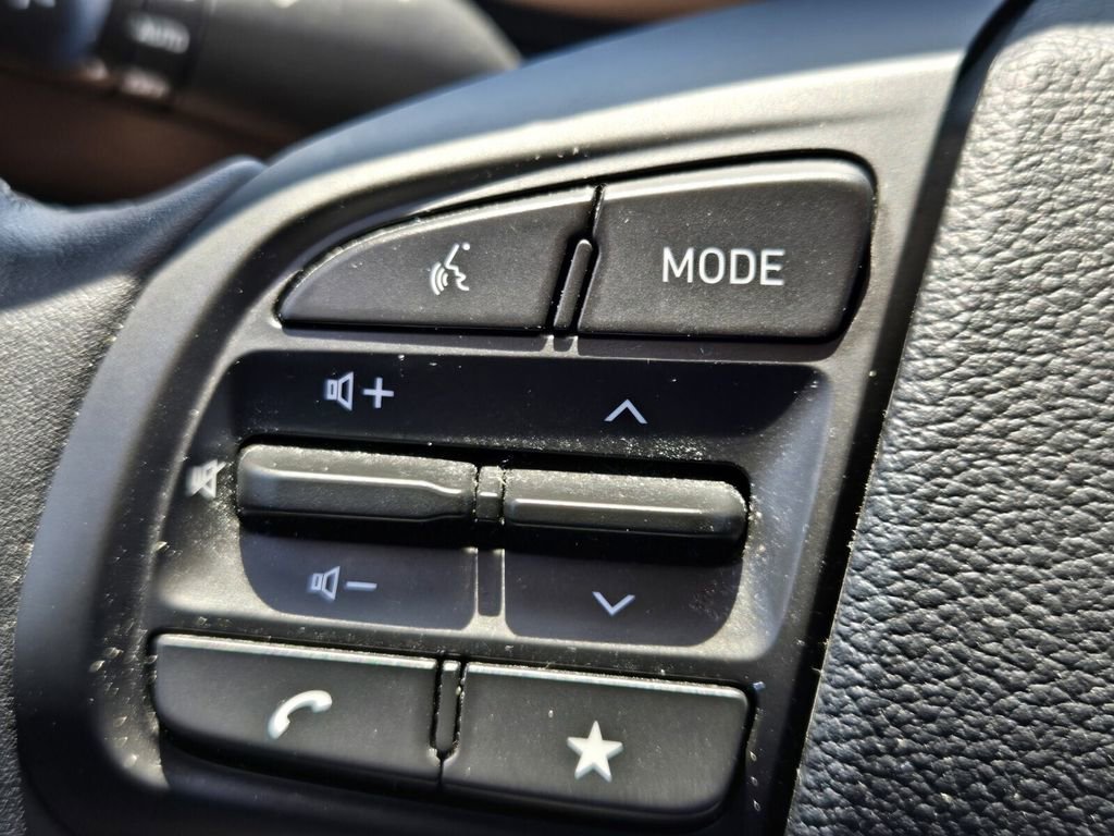Certified 2023 Hyundai Venue SEL FWD image 27