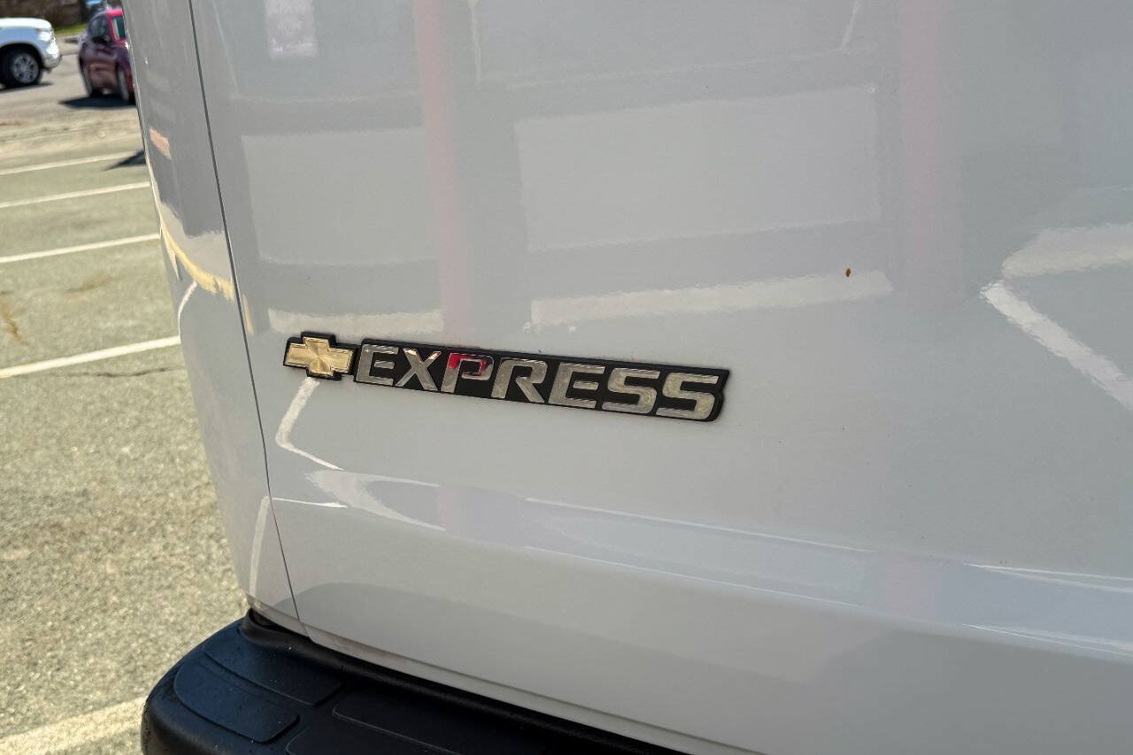Used 2019 Chevrolet Express 2500 w/ Driver Convenience Package RWD image 16