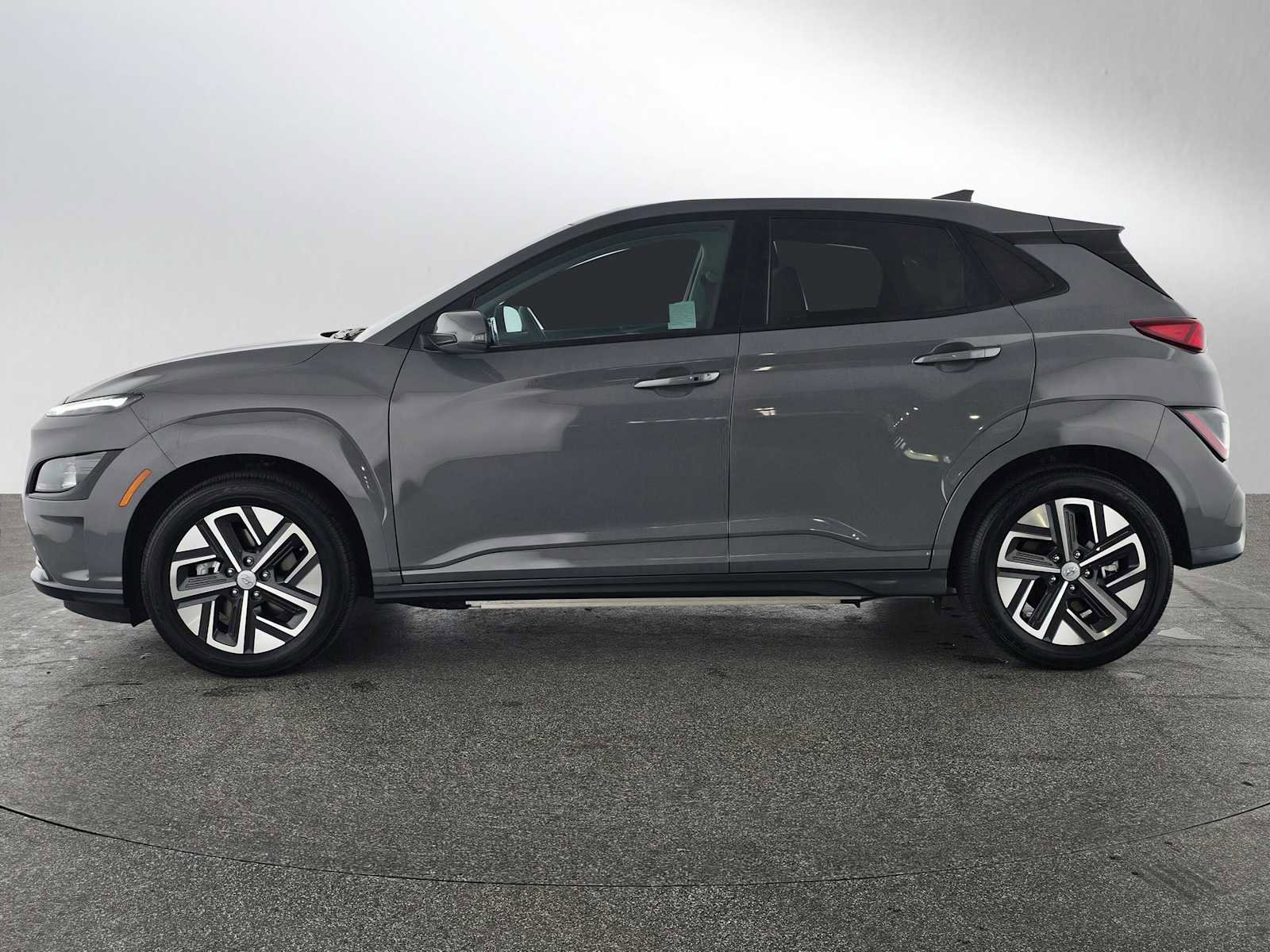 Used 2023 Hyundai Kona SE image 6