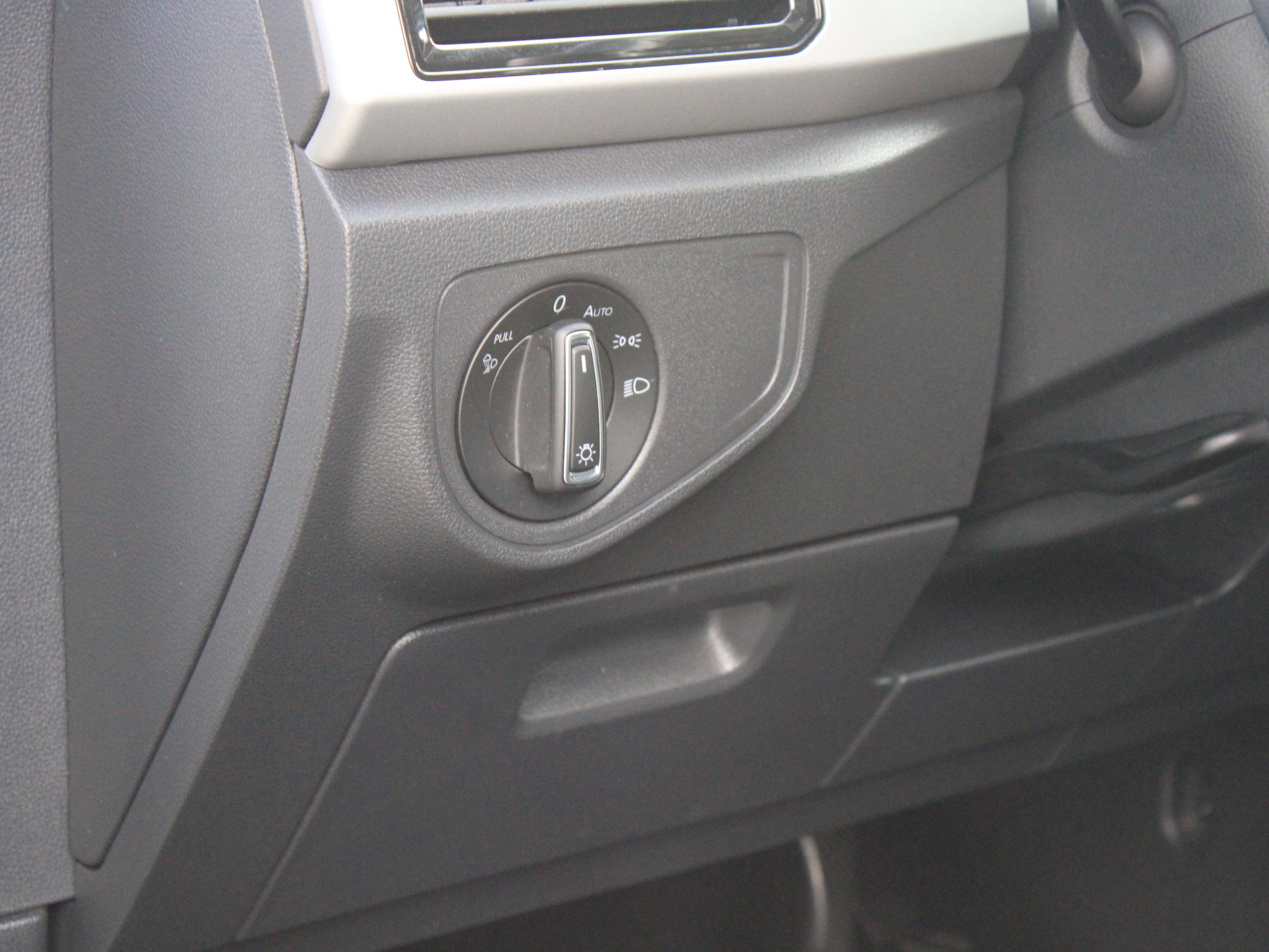 Used 2023 Volkswagen Atlas SEL AWD/4WD image 16