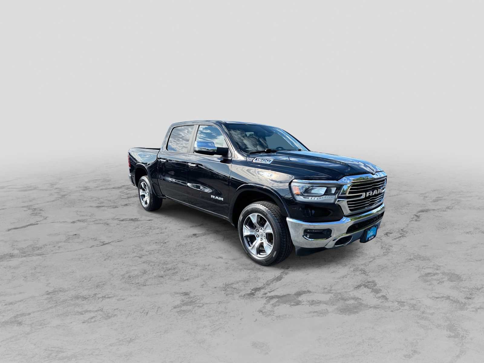 Used 2019 RAM 1500 Laramie AWD/4WD image 2