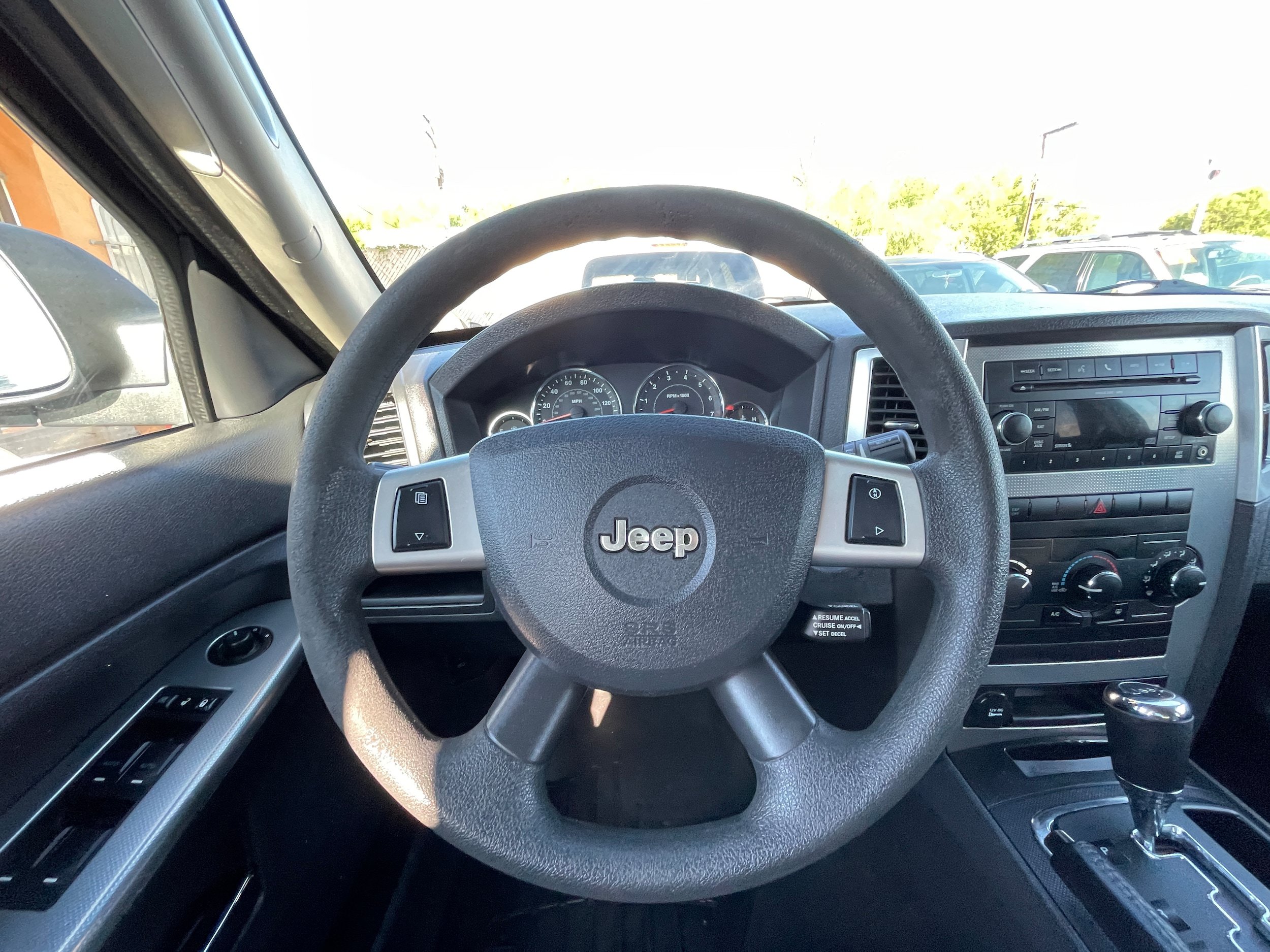 Used 2010 Jeep Grand Cherokee Laredo AWD/4WD image 14