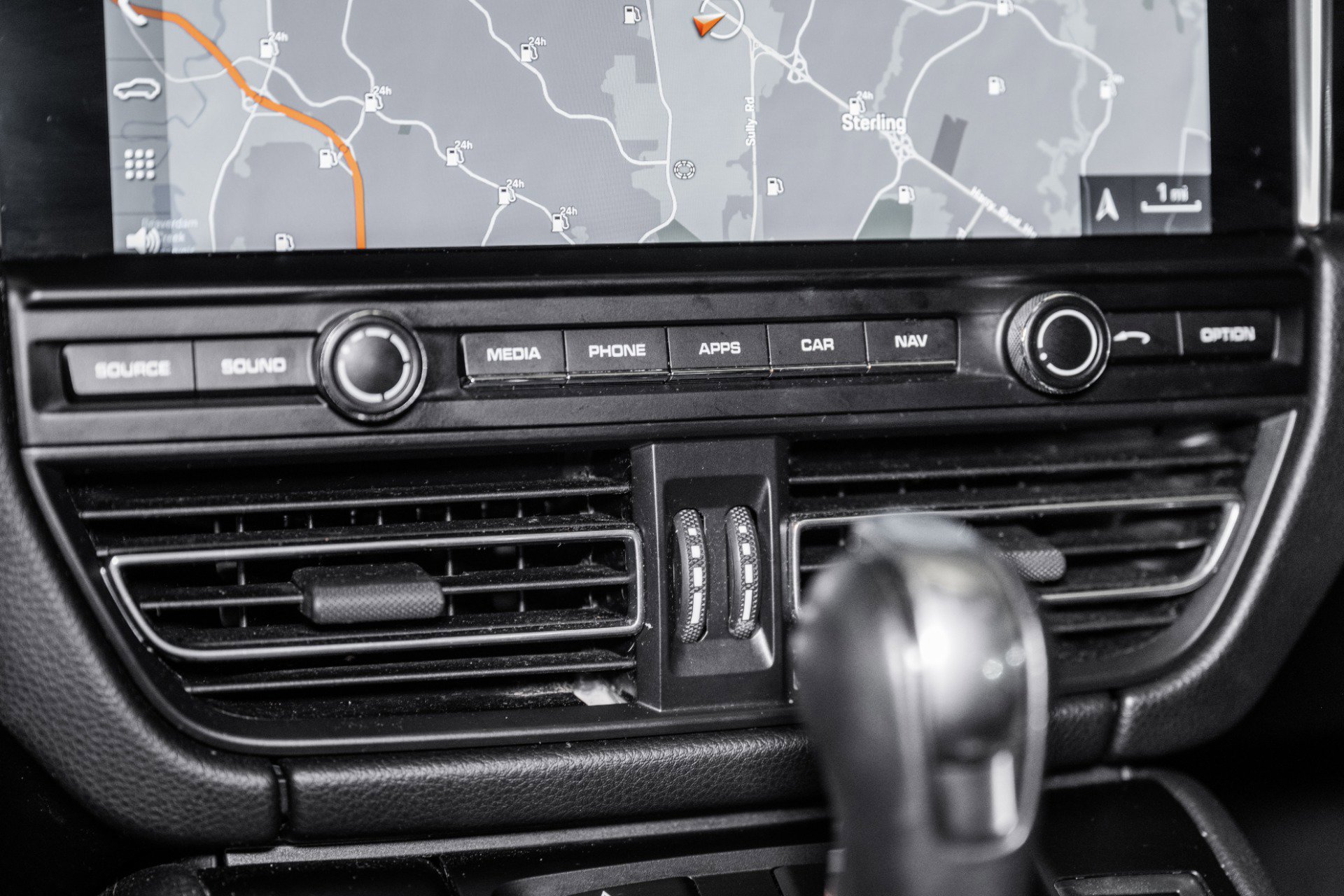 Used 2021 Porsche Macan S image 38