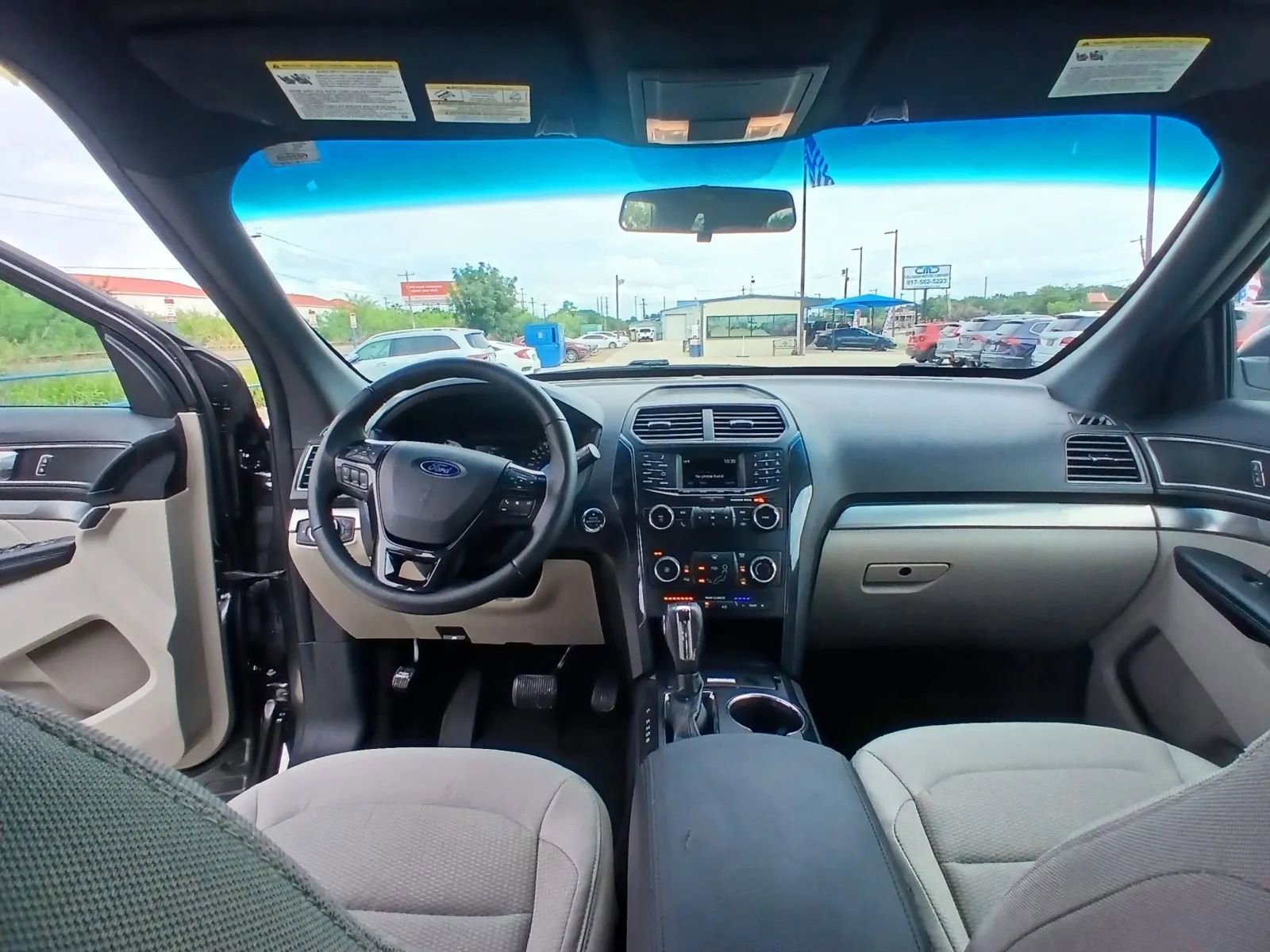 Used 2018 Ford Explorer XLT FWD image 11