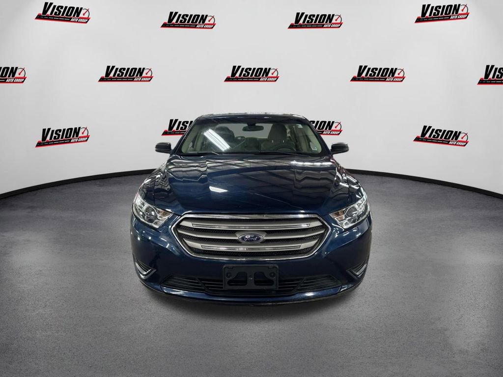 Used 2017 Ford Taurus SE image 2