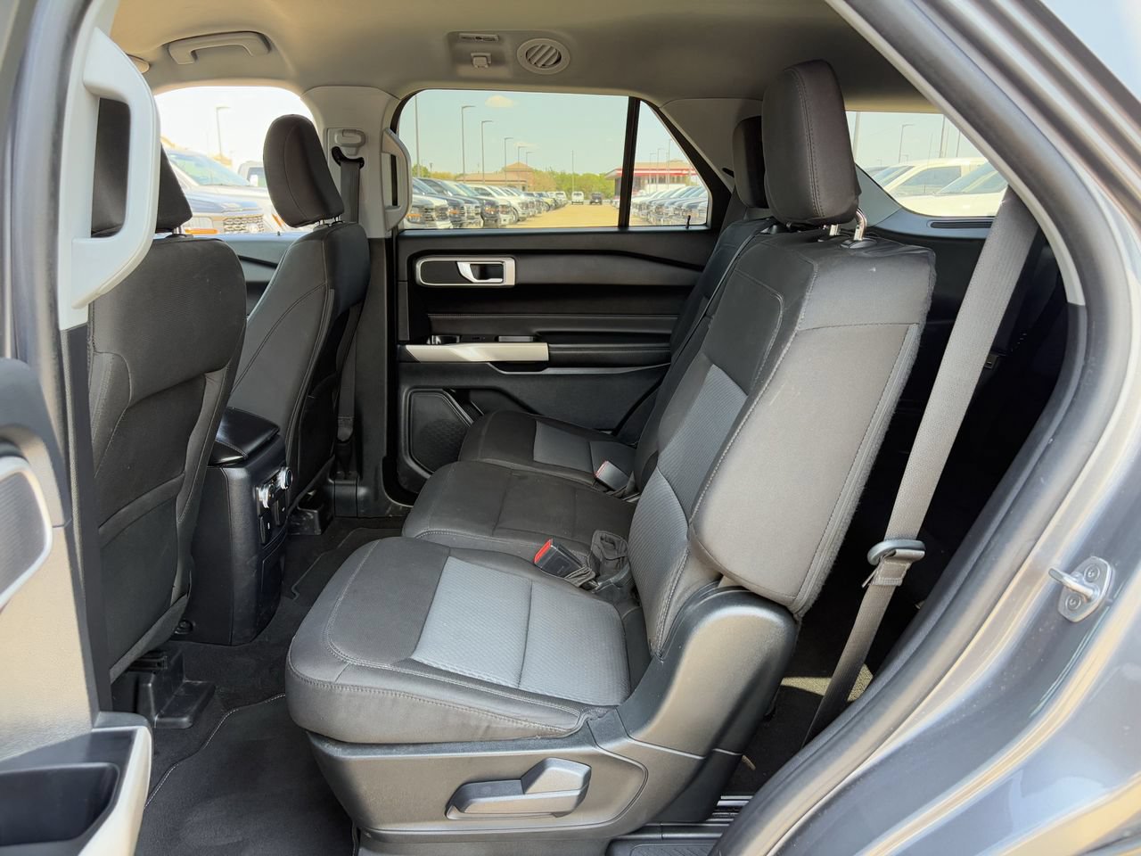 Used 2022 Ford Explorer XLT RWD image 28