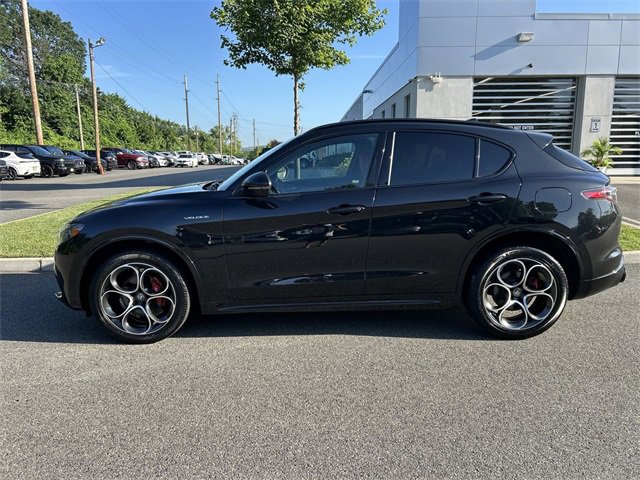 Used 2024 Alfa Romeo Stelvio Veloce image 5