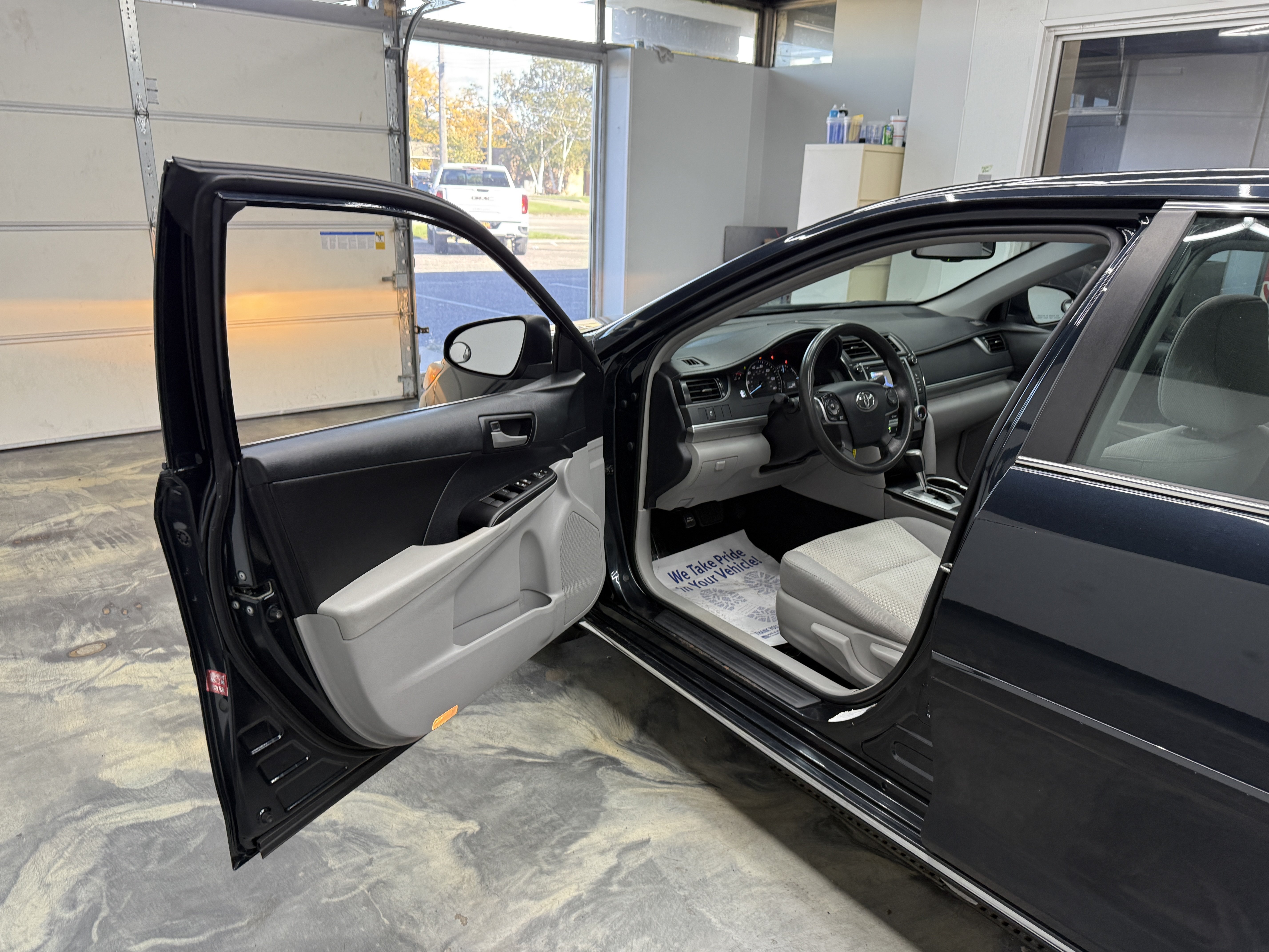 Used 2013 Toyota Camry LE FWD image 8