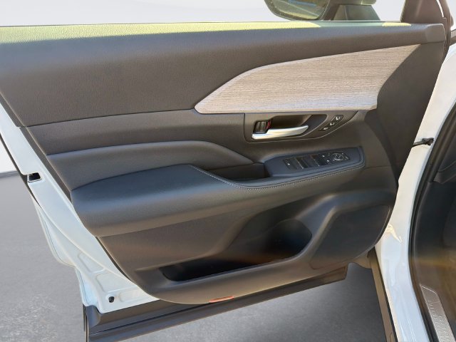 Used 2026 Toyota Grand Highlander FWD image 18