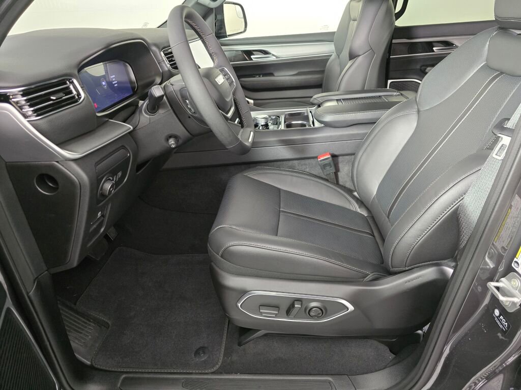 New 2025 Jeep Wagoneer 4WD w/ HD Trailer Tow Package image 16