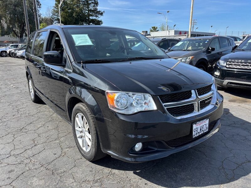 Used 2019 Dodge Grand Caravan SXT image 1