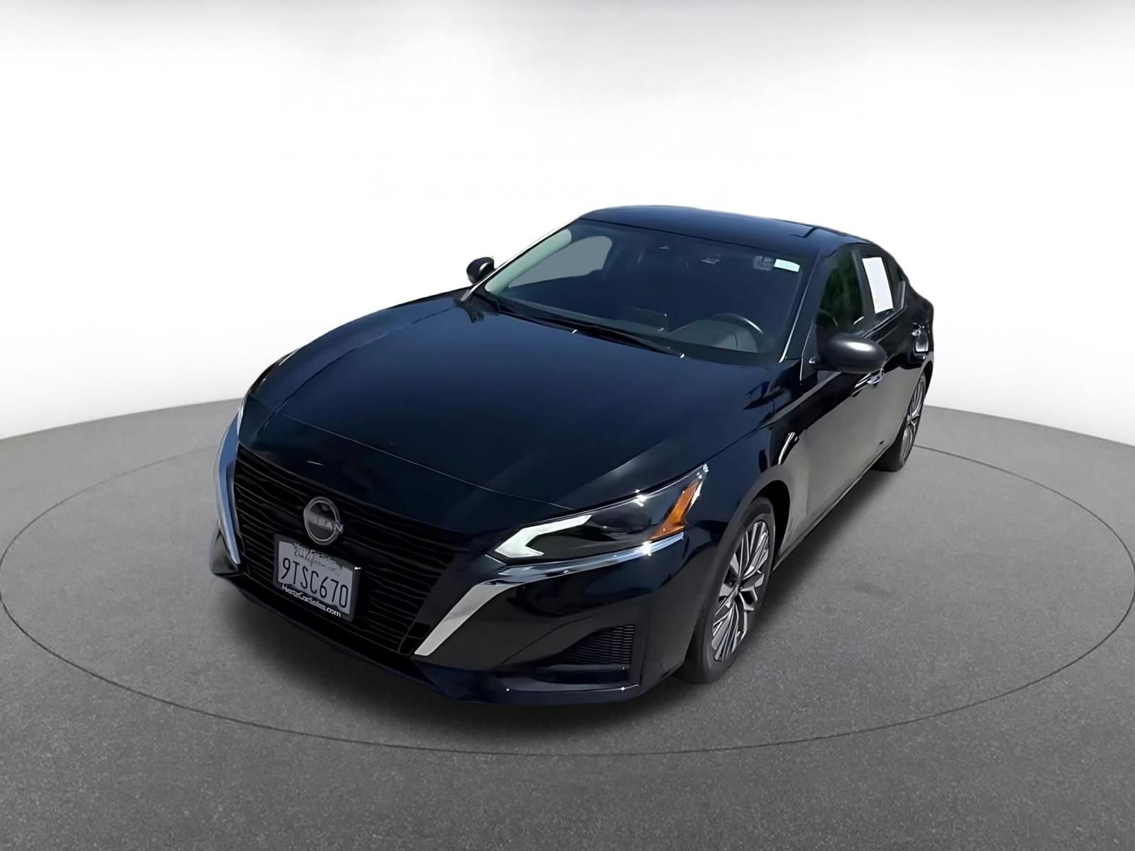 Used 2025 Nissan Altima 2.5 SV FWD image 7