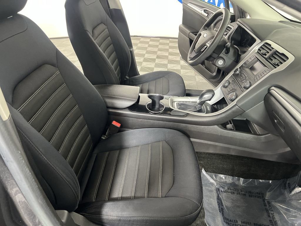 Used 2015 Ford Fusion SE image 24