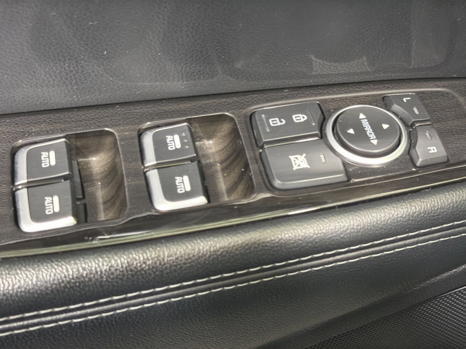 Used 2019 Kia Sorento LX w/ LX Convenience Package image 13