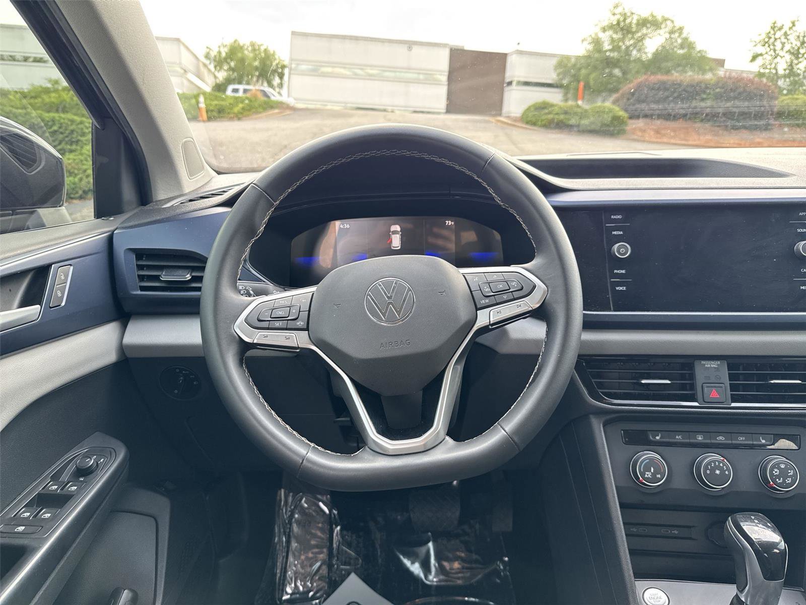 Used 2022 Volkswagen Taos SE FWD image 14