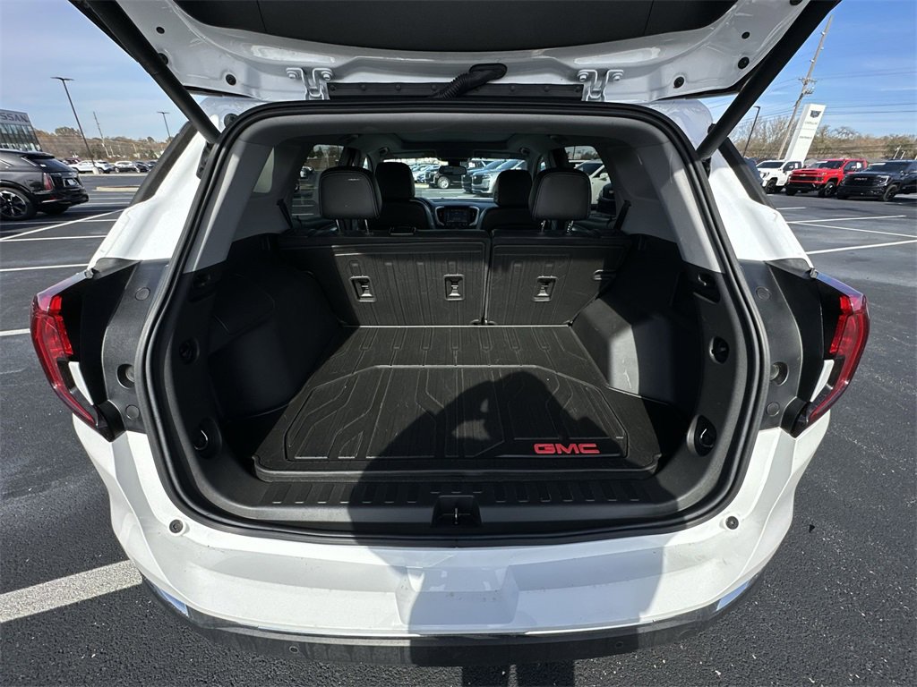 Used 2023 GMC Terrain SLT w/ Tech Package image 23