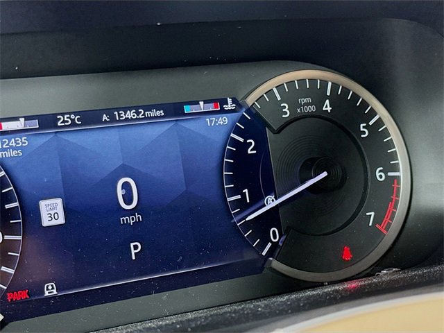 Used 2023 Land Rover Discovery Metropolitan Edition image 13