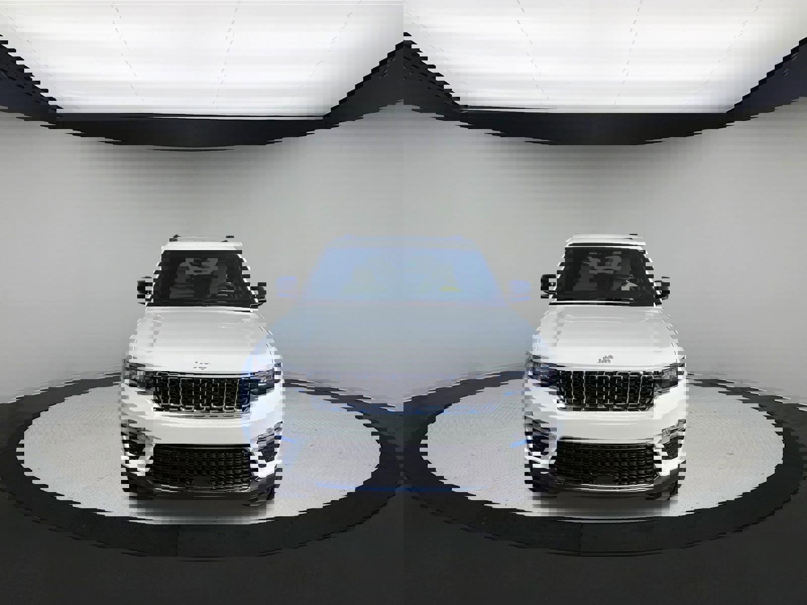 Used 2024 Jeep Grand Cherokee Limited image 3