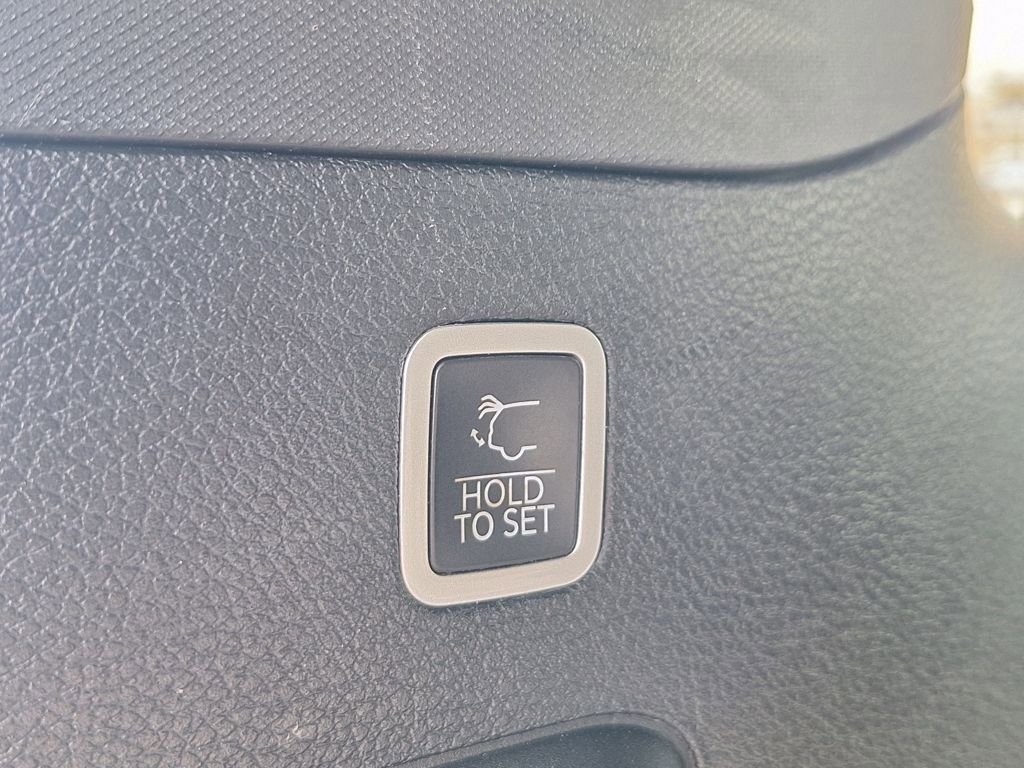 Used 2023 Jeep Grand Wagoneer Series III w/ Rear-Seat Entertainment Group image 34