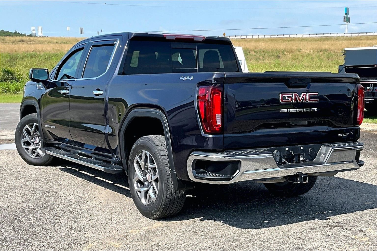 Used 2023 GMC Sierra 1500 SLT w/ SLT Premium Package AWD/4WD image 12