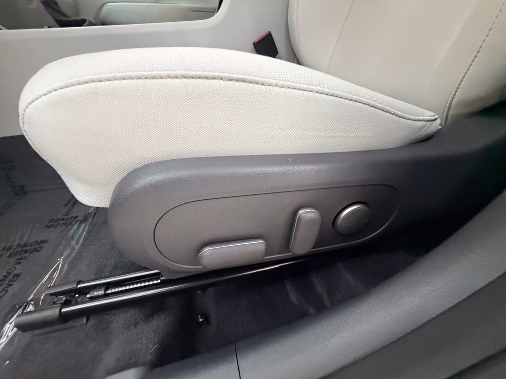 Certified 2024 Hyundai Kona SEL AWD/4WD image 43
