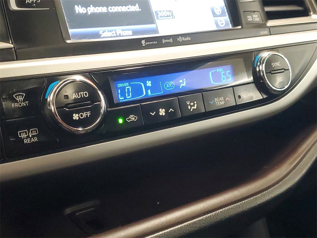 Used 2019 Toyota Highlander XLE image 30