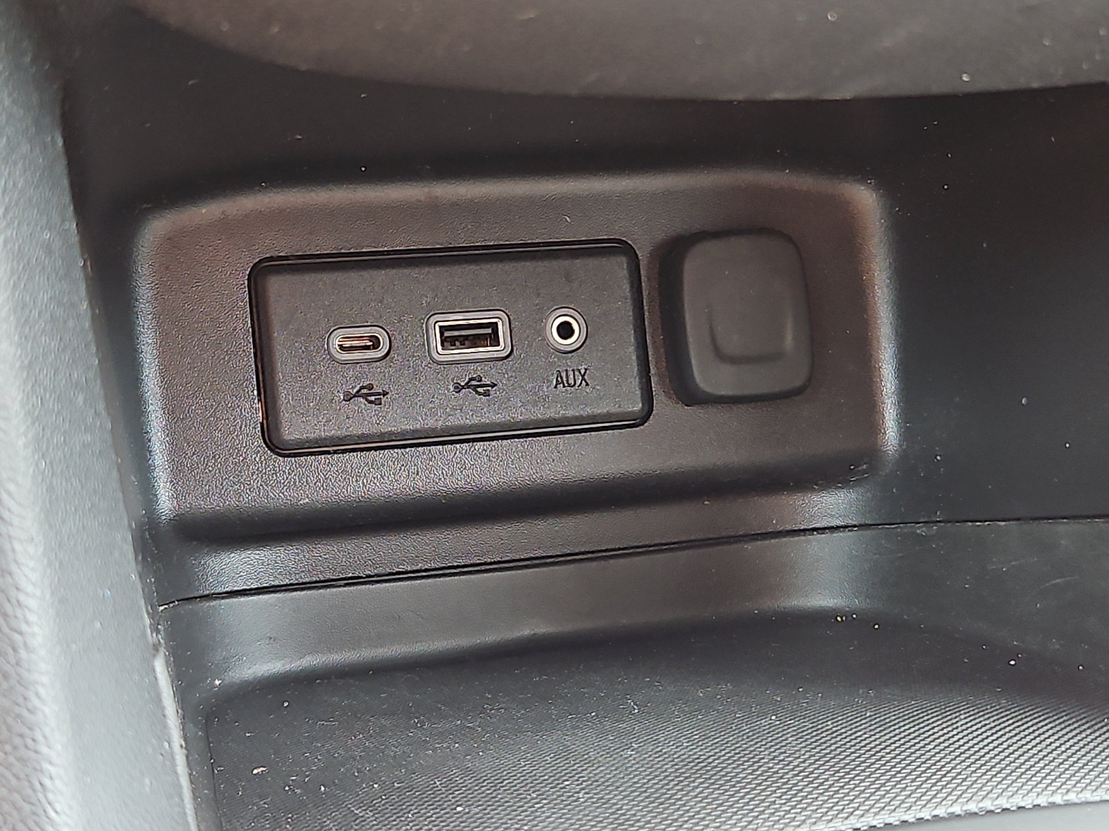Used 2024 Chevrolet Equinox LT FWD image 23