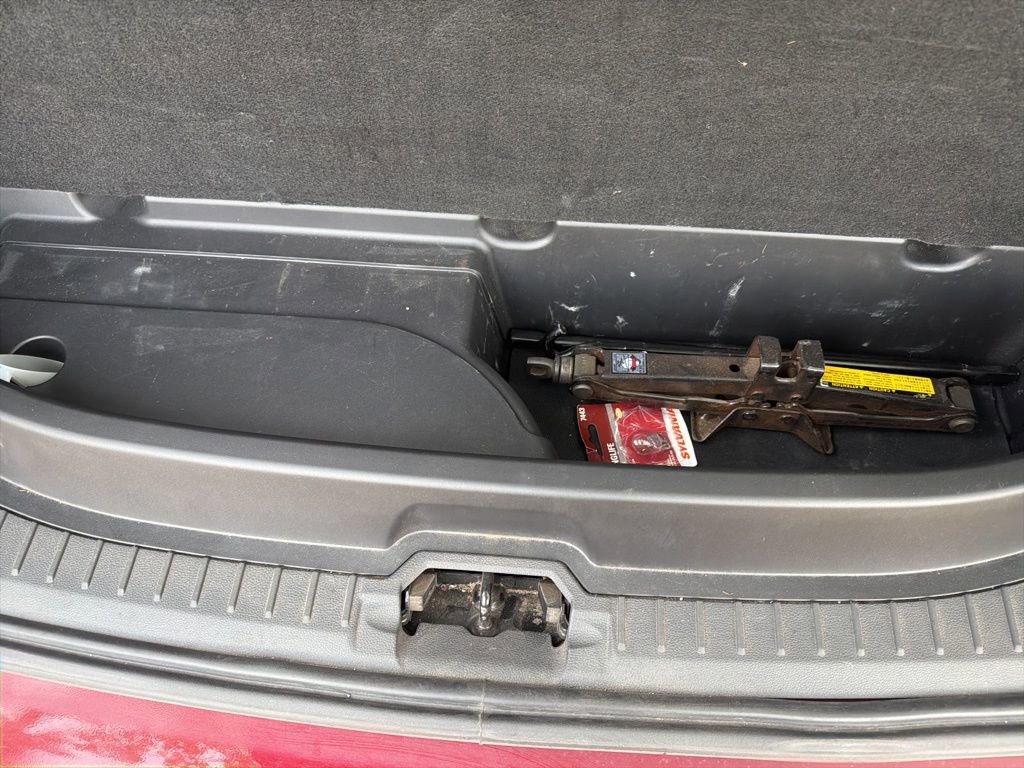 Used 2013 Ford C-MAX SEL image 9