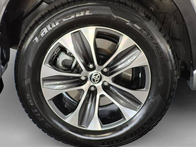Used 2021 Toyota Highlander XLE AWD/4WD image 23