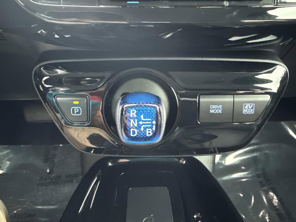 Used 2022 Toyota Prius FWD image 32